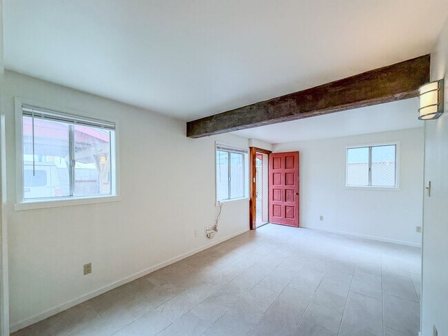 Building Photo - 108 Los Angeles Ave