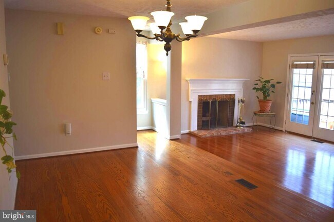 Building Photo - 1549 Autumn Ridge Cir