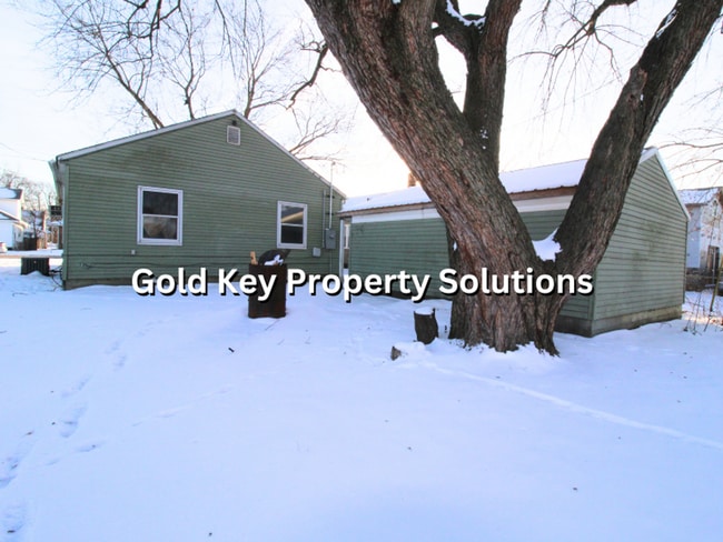 Building Photo - 3 BR 1 BA House with Garage and Enclosed Porch (NO SECTION 8)