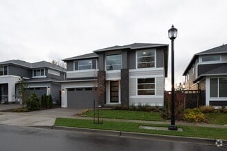 Building Photo - Immaculate 5 Bed 4.5 Bath Newer Constructi...