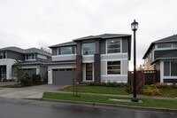 Building Photo - Immaculate 5 Bed 4.5 Bath Newer Constructi...