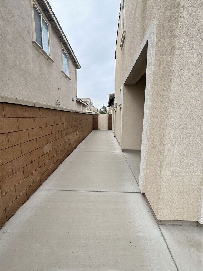 Building Photo - 3274 E Denali Dr