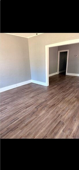 Building Photo - 809 W Walnut St