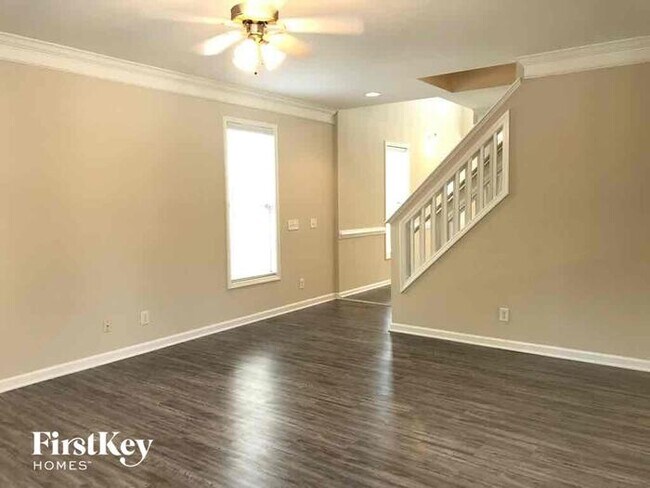 Building Photo - 1988 Sinclair Trce