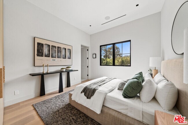 Building Photo - 10950 Verano Rd