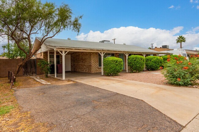 Building Photo - COMING SOON! Beautifully Remodeled 3 bedro...