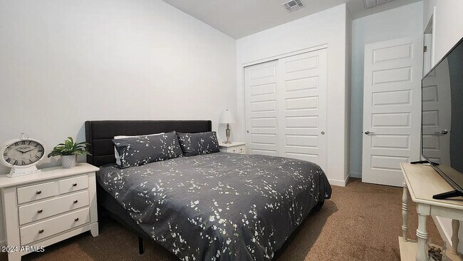 Building Photo - 2874 E Magdalena Dr