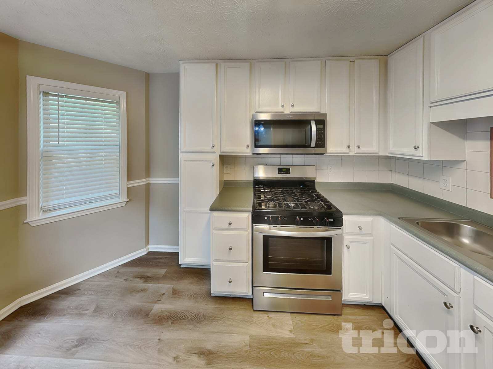 Building Photo - 172 N White Pines Dr