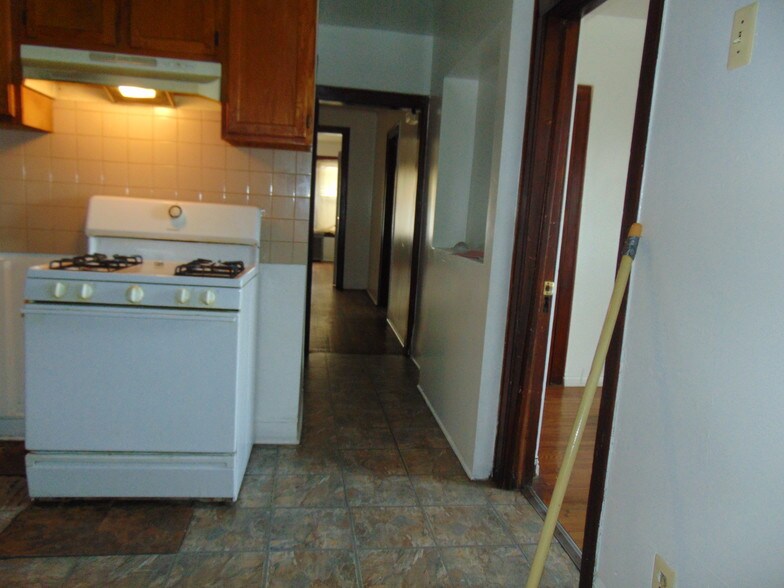 Building Photo - 7035 S Ashland Ave