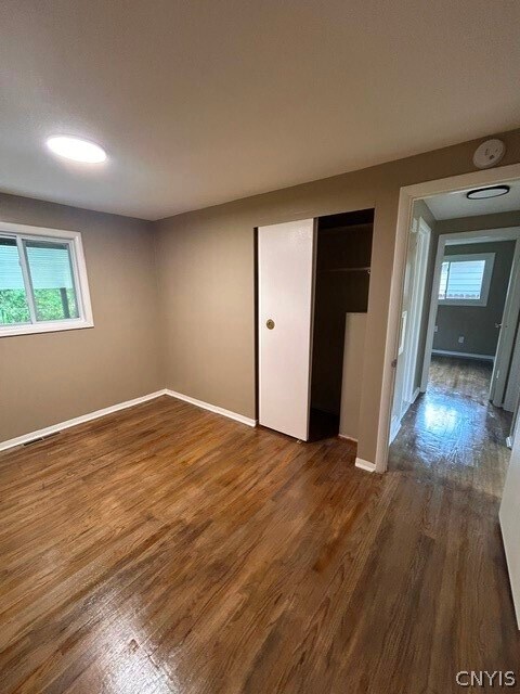 Building Photo - 213 Sunflower Dr
