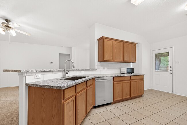Building Photo - 10 Druids Glen Pl