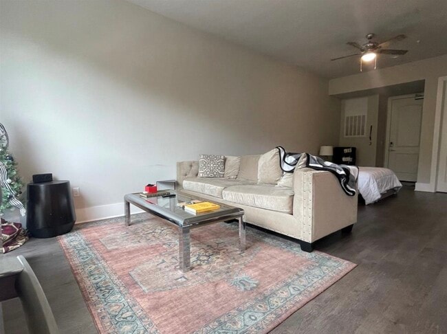 Building Photo - 2727 Houston Ave