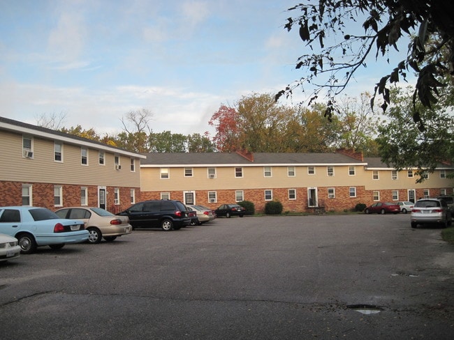 Primary Photo - Hill Terrace Apartments