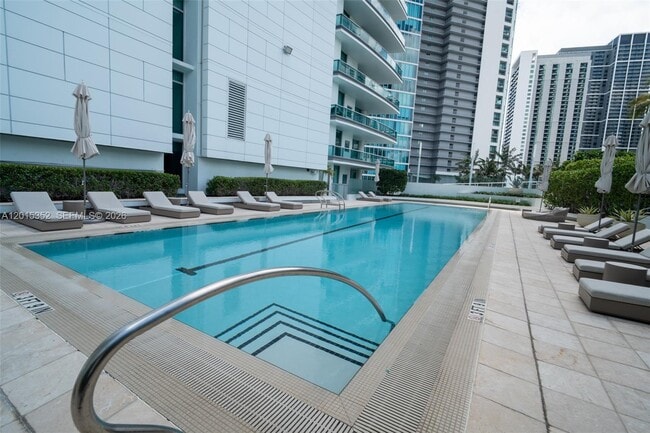 Building Photo - 900 Biscayne Blvd