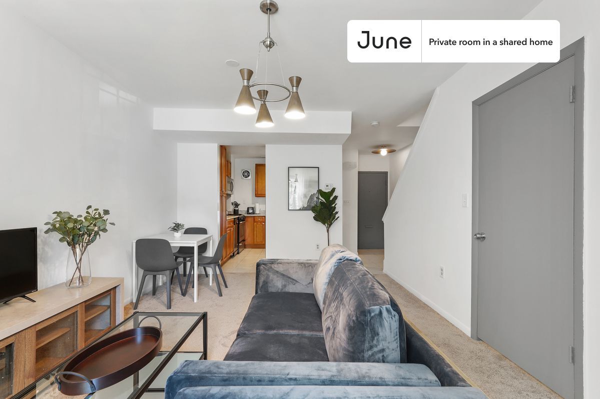 Building Photo - Room in Shared 5 bed/3 bath home in Logan Circle