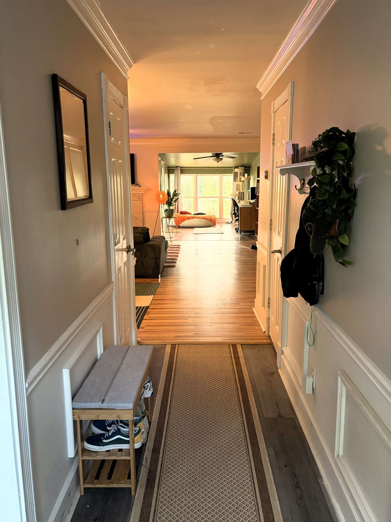 Entryway hallway - 1330 Poplar Pointe SE