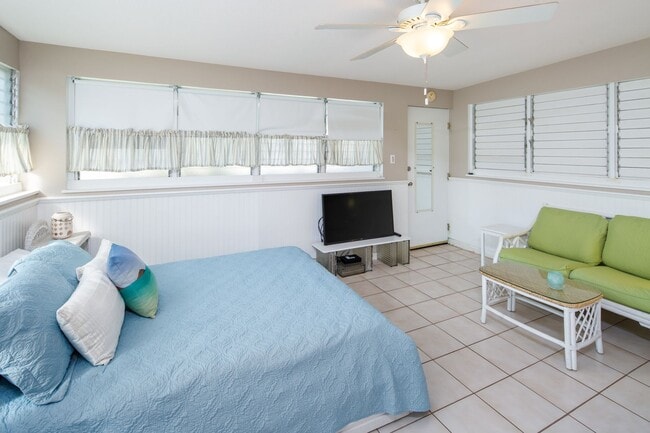 Building Photo - Fully furnished beach-side studio includes...