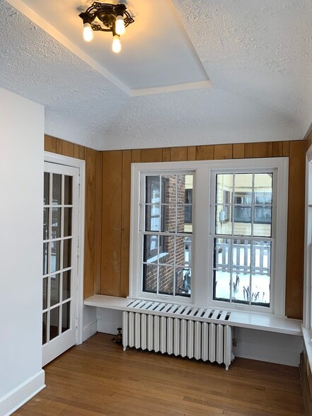 Sunroom - 4 S Spooner St