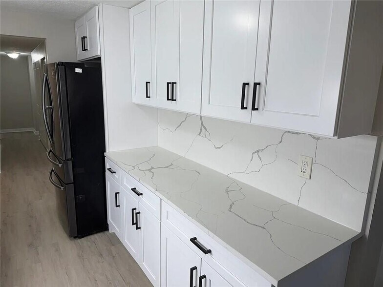 Building Photo - 418 Engle Dr