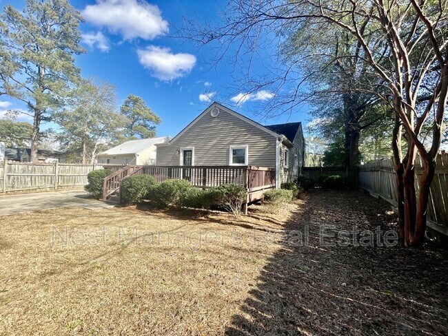 Building Photo - 228 Pinecrest Dr