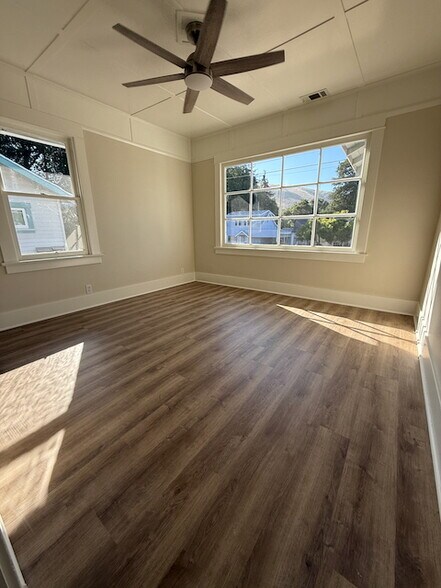 Room #1 - 1624 Mill St