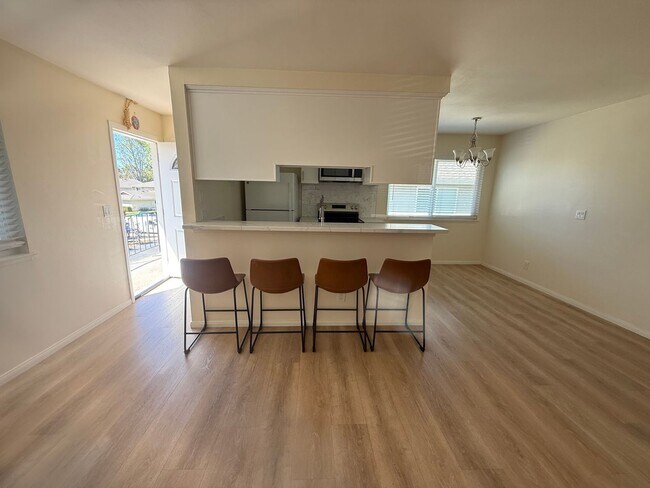 Building Photo - Newbury Park Condo - Two Bedroom one bath ...