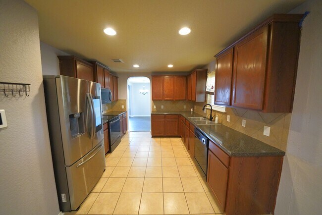 Building Photo - Great 4 Bedroom, 2.5 Bathroom Home Now Ava...