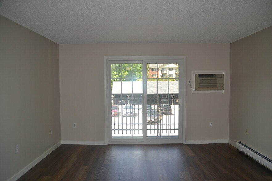 Building Photo - 12 Saint James Pl