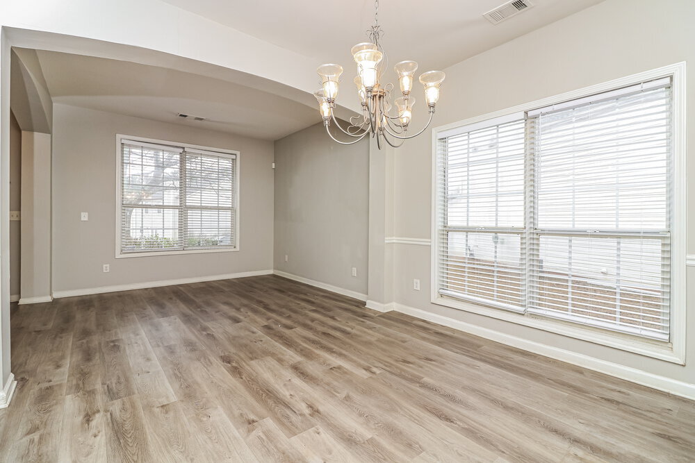 Building Photo - 1610 Silver Oak Dr