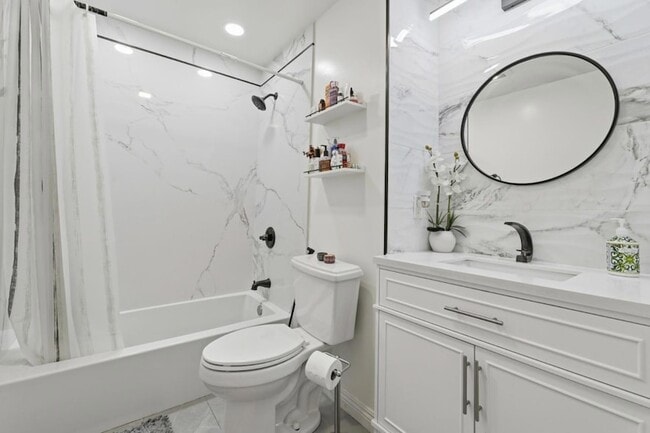 Building Photo - 1714 Woodridge Way