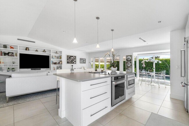 Building Photo - 2320 Las Casitas Dr