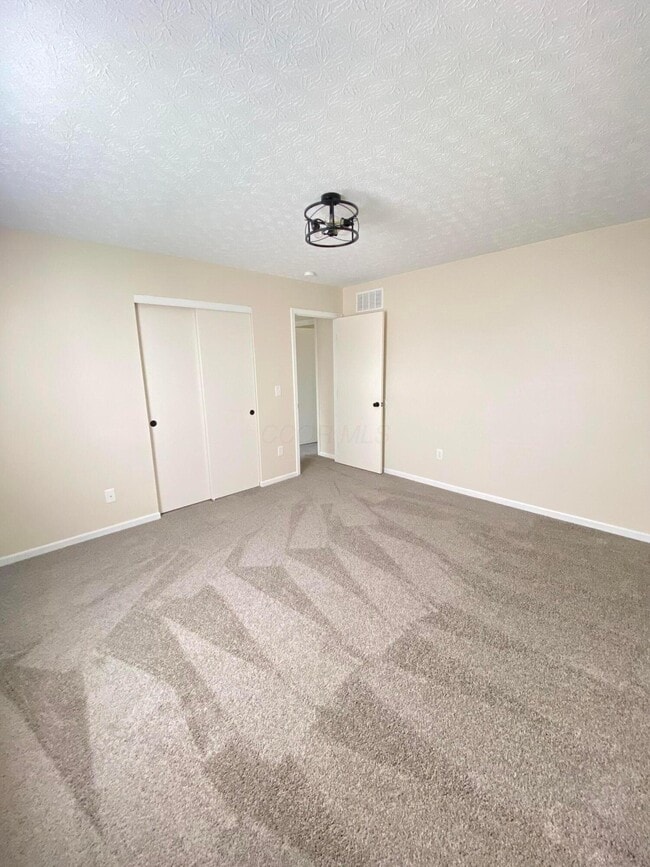 Building Photo - 6089 Pirthshire St