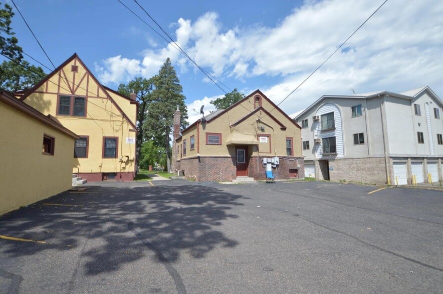 Building Photo - 388 3rd Ave S