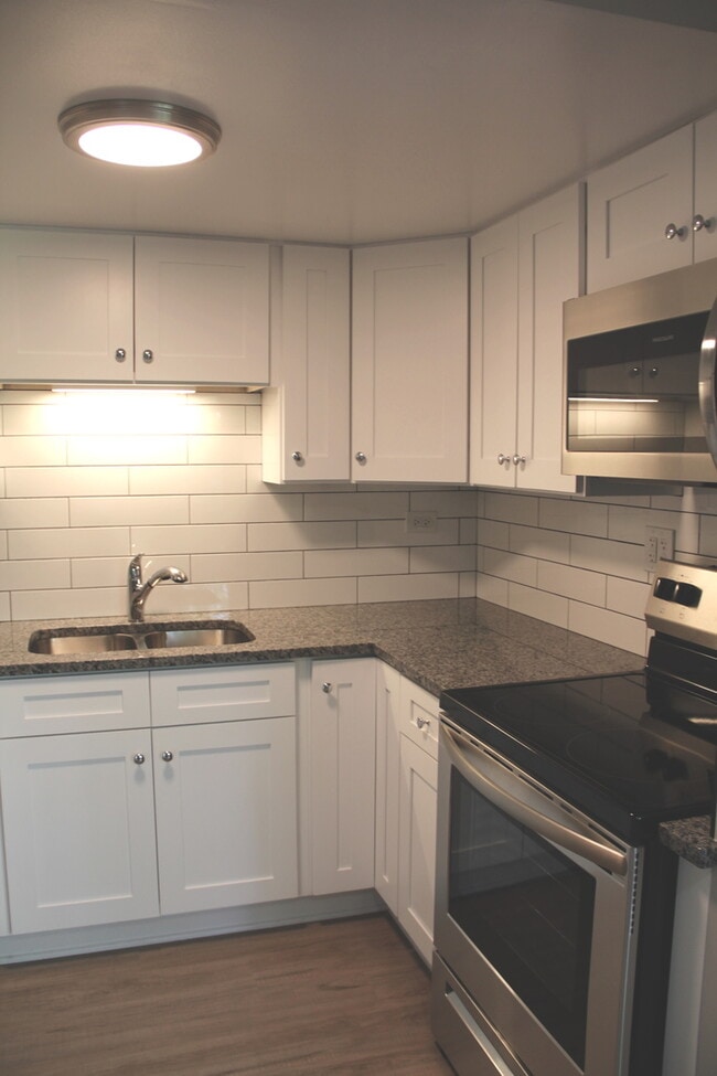 Building Photo - 329 Kimbell Ave