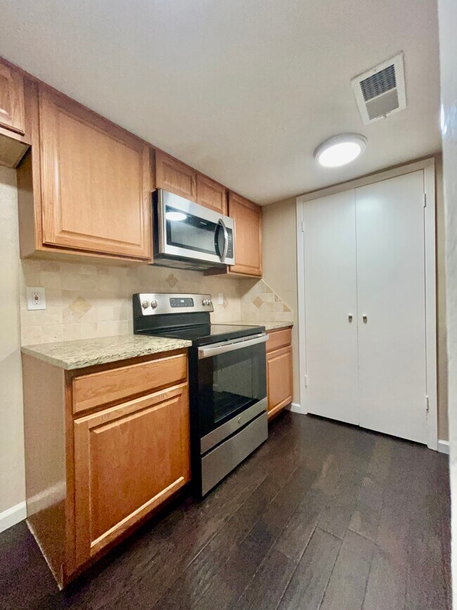 Building Photo - 919 S Weatherred Dr