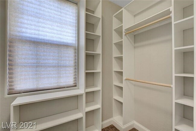 Building Photo - 1062 N Water St