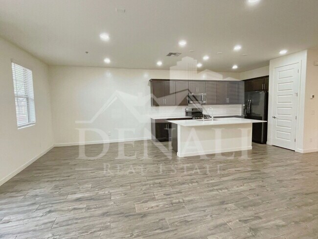 Building Photo - 17155 N 9th Pl