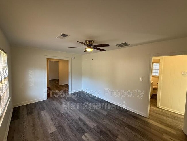 Building Photo - 828 Pamela Dr