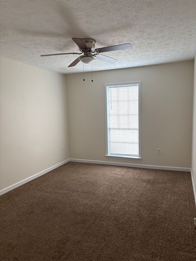 Building Photo - 5765 Hyde Park Dr