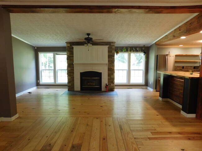 Building Photo - 900 Loftin Farm Rd