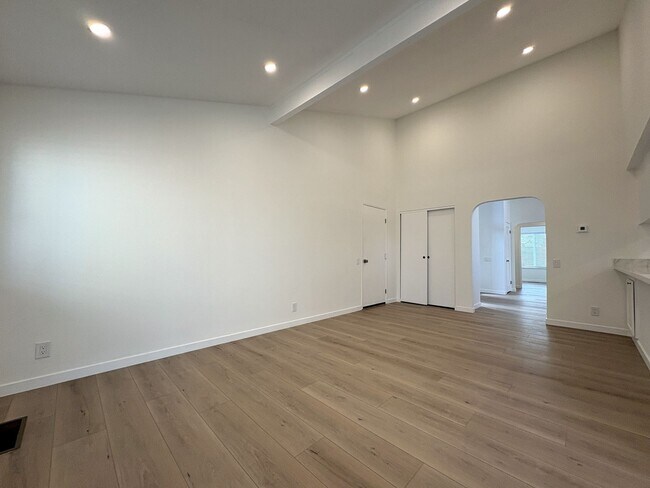 Building Photo - 3532 Rollingside Dr