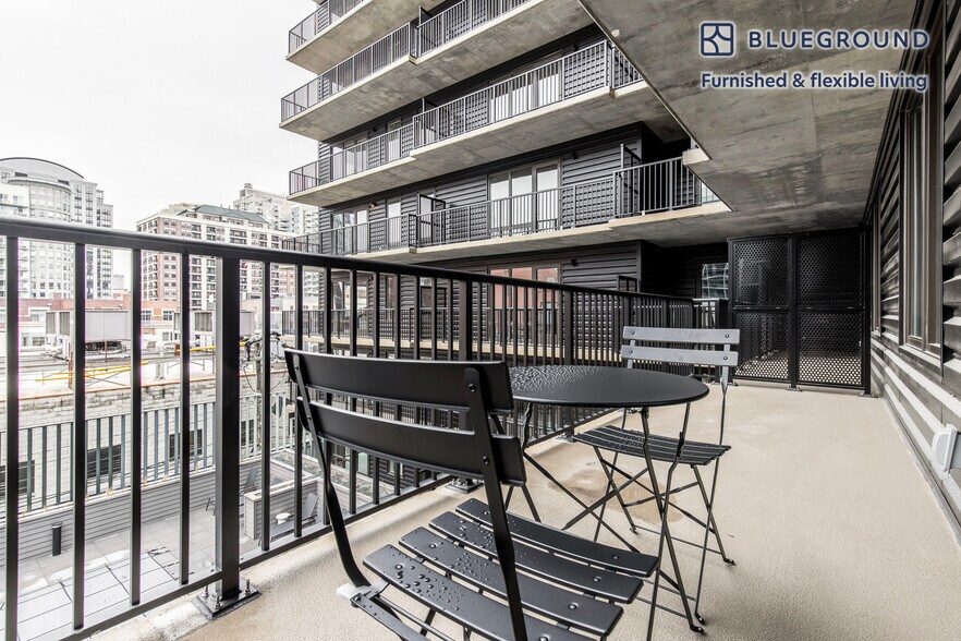 Building Photo - 751 N Hudson Ave