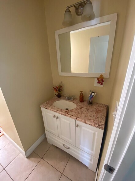 Building Photo - 30 Penn St