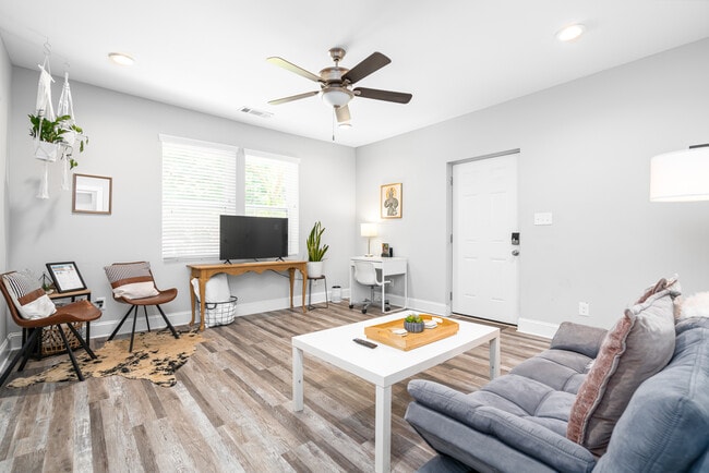 Building Photo - Hapeville - 724B