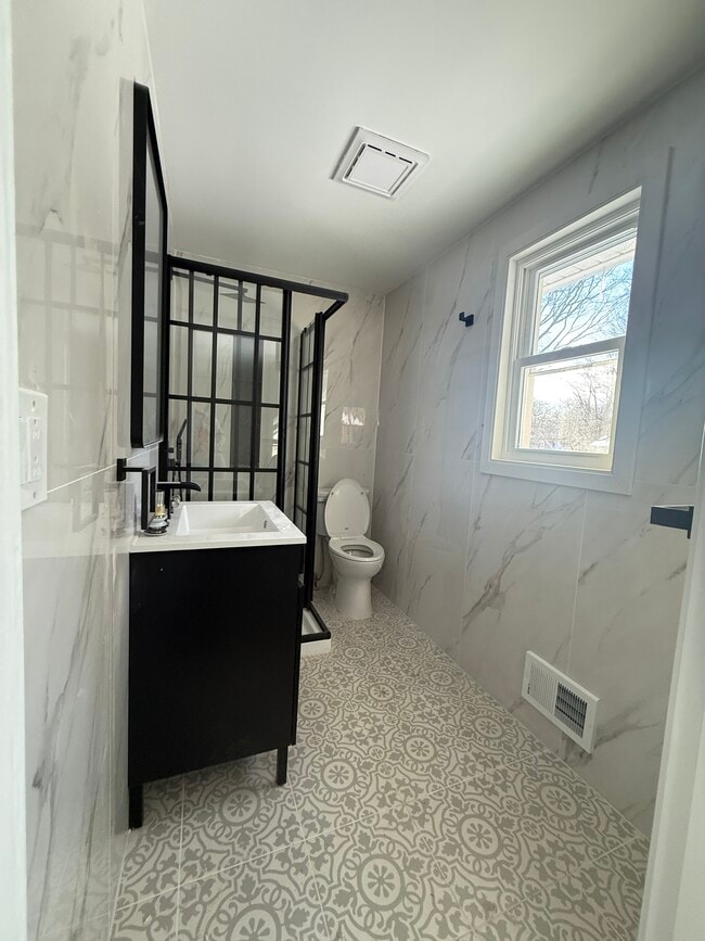 Building Photo - 4300 Fairfield Dr