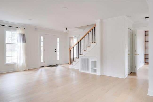 Building Photo - 2437 Tilghman Cir