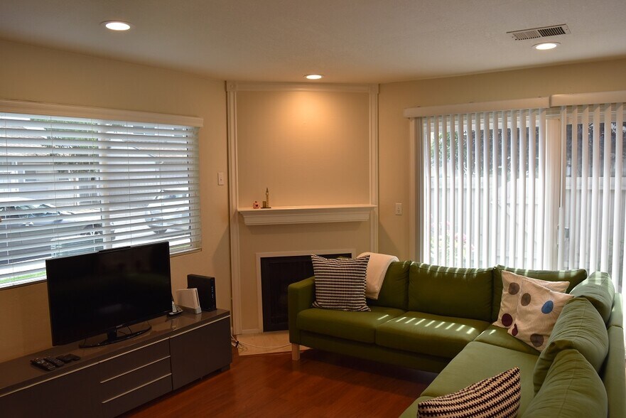 Building Photo - 497 Daisydell Court