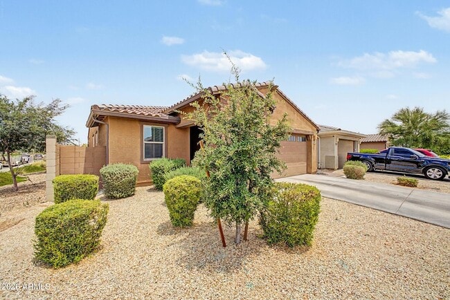Building Photo - 9012 W Solano Dr