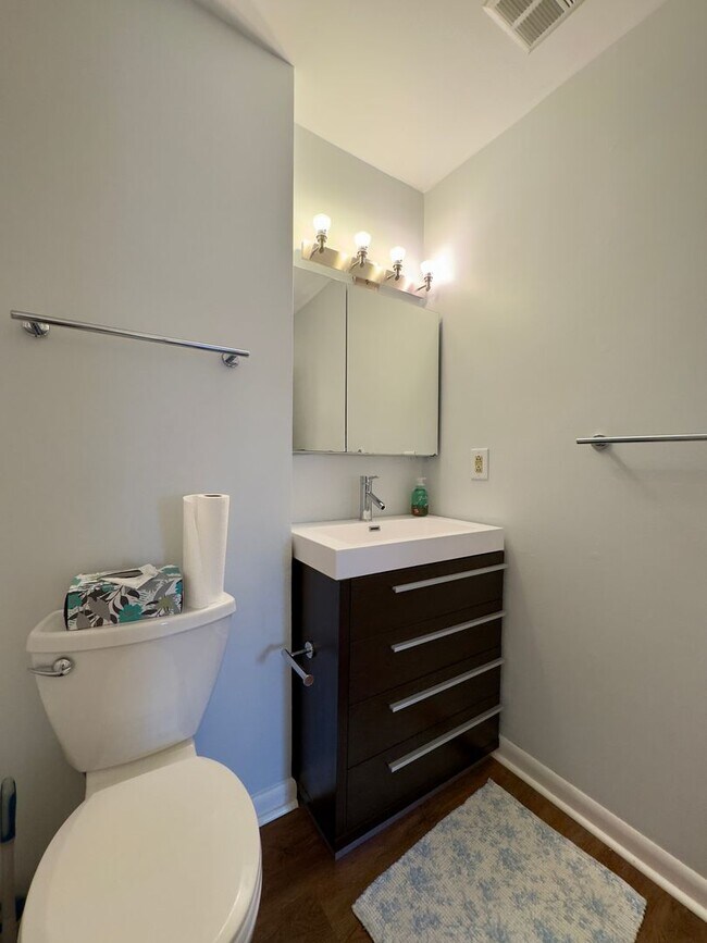 Building Photo - Charming 2 Bedroom/1 Bathroom Apartment in Mt Washington, MD!