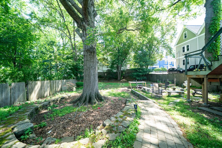 Building Photo - 56 Alleghany St